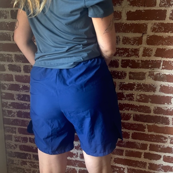 Nike Dri-Fit blue athletic shorts, with drawstring waist and pockets - Picture 3 of 8